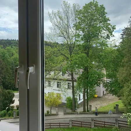 Aleksander Hotel *