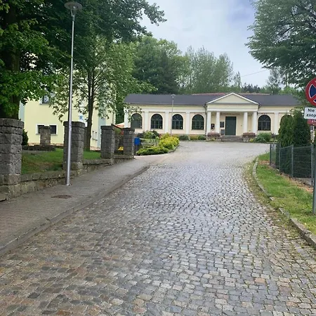 Aleksander Hotel *
